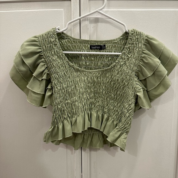 Adorable little frilly top! 💚 - Picture 2 of 4